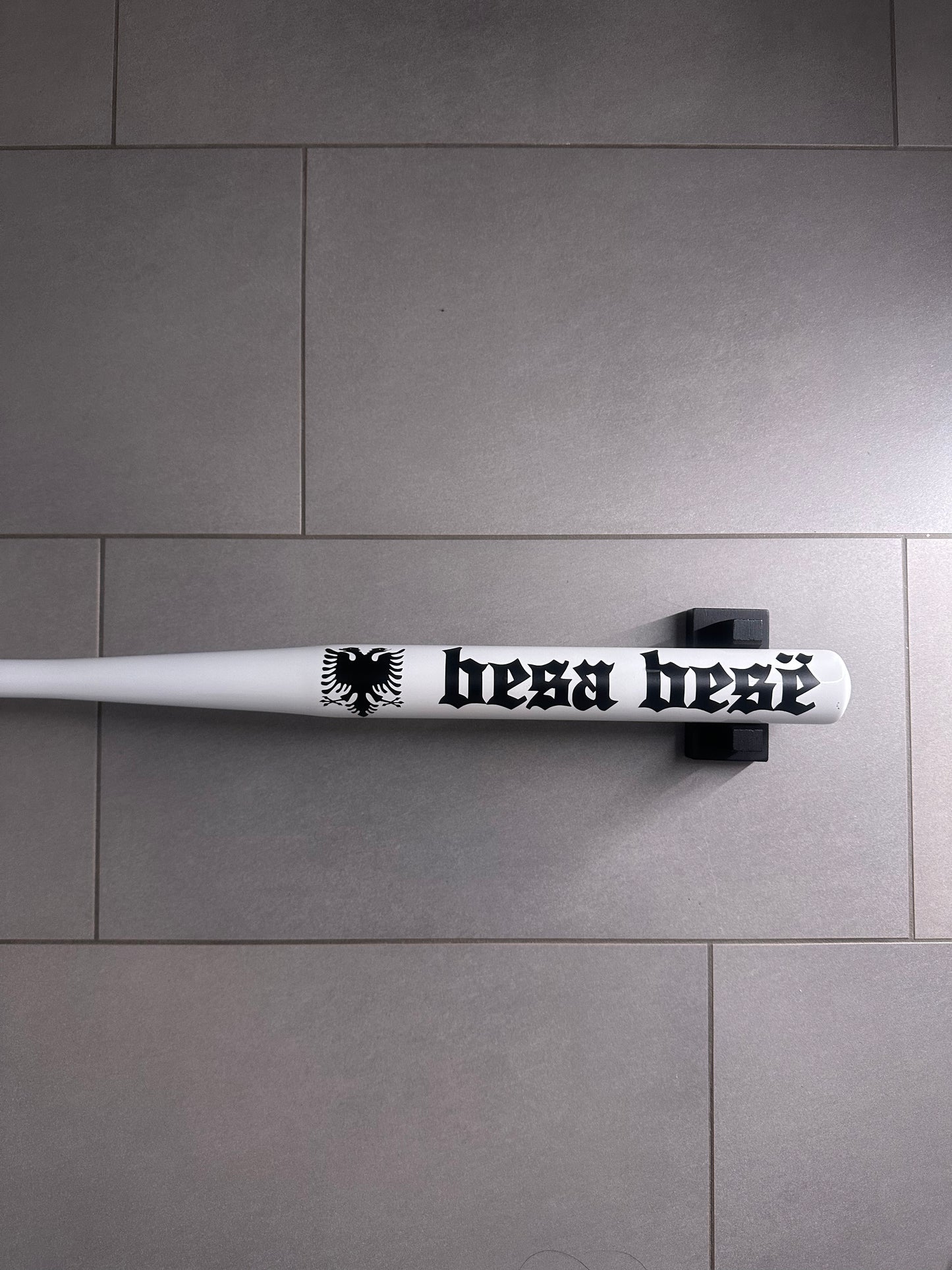 Baseballschläger Schriftzüge · besa besë (weiß,schwarz)