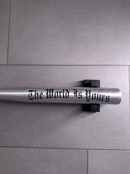 Baseballschläger Schriftzüge · The World Is Yours (silber,schwarz)