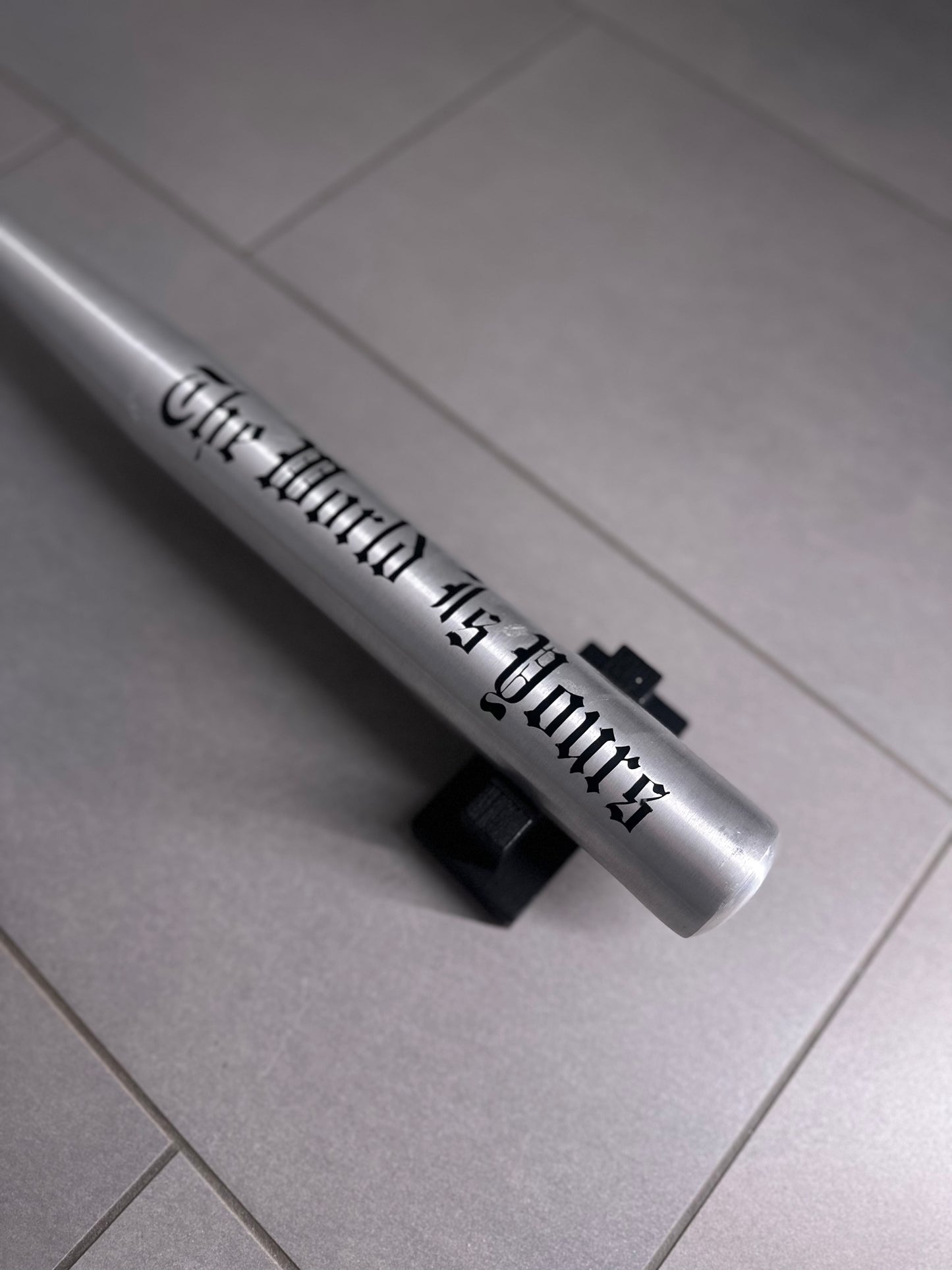 Baseballschläger Schriftzüge · The World Is Yours (silber,schwarz)